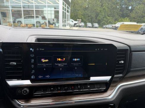 Used 2023 Chevrolet Silverado 1500 LT AWD/4WD image 6