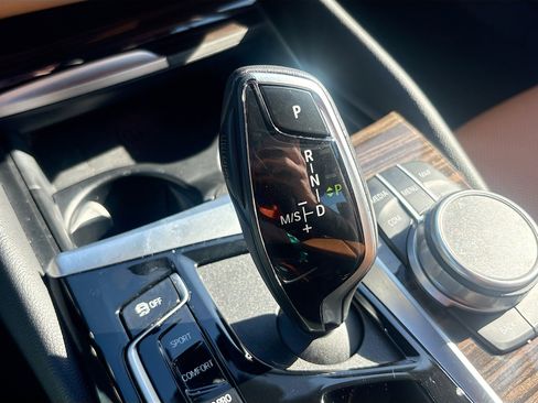 Used 2021 BMW 530i xDrive w/ Convenience Package image 28