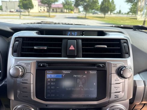 Used 2018 Toyota 4Runner SR5 AWD/4WD image 21