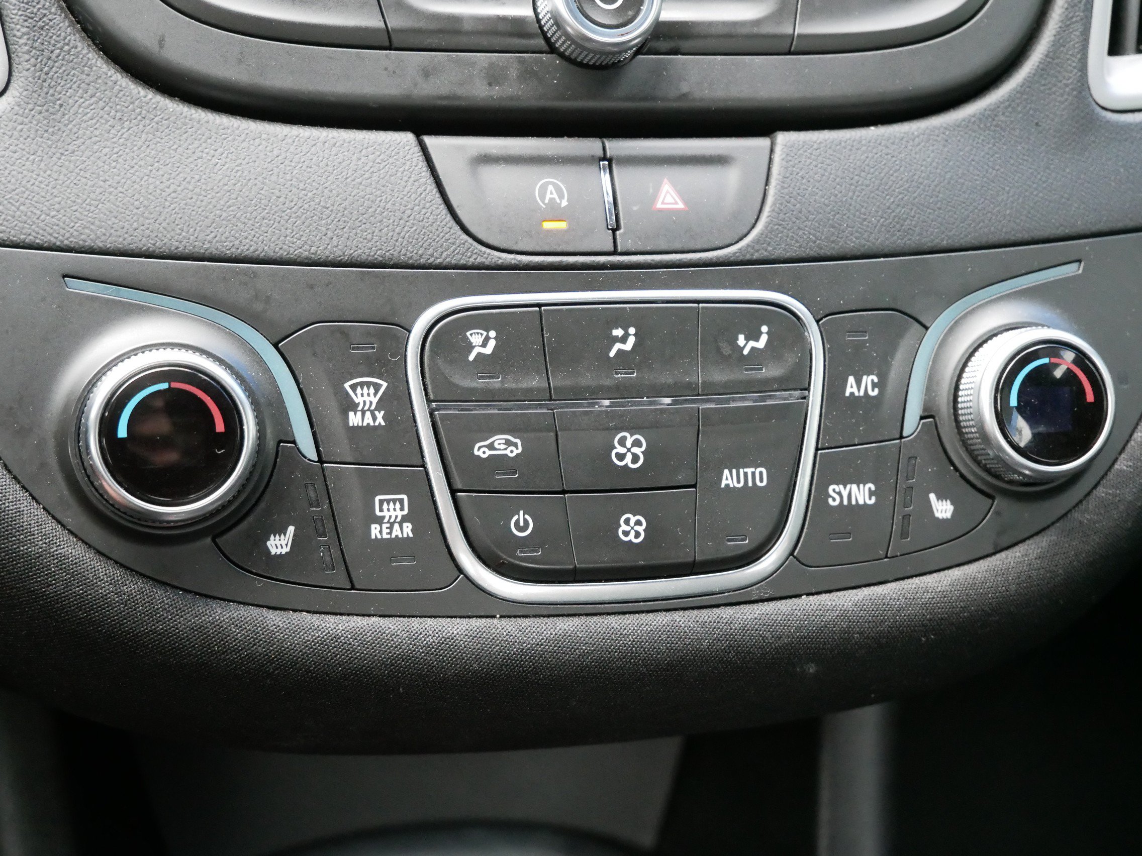 Certified 2025 Chevrolet Malibu LT FWD image 19