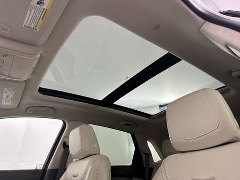 Used 2018 Cadillac XT5 Luxury w/ Driver Awareness Package AWD/4WD image 18