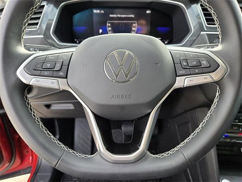 Used 2022 Volkswagen Tiguan SE image 24