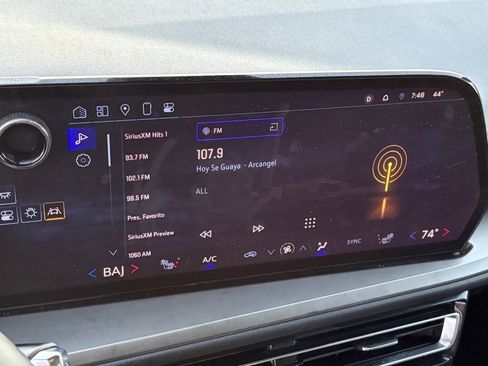 Used 2025 Chevrolet Traverse LT image 23