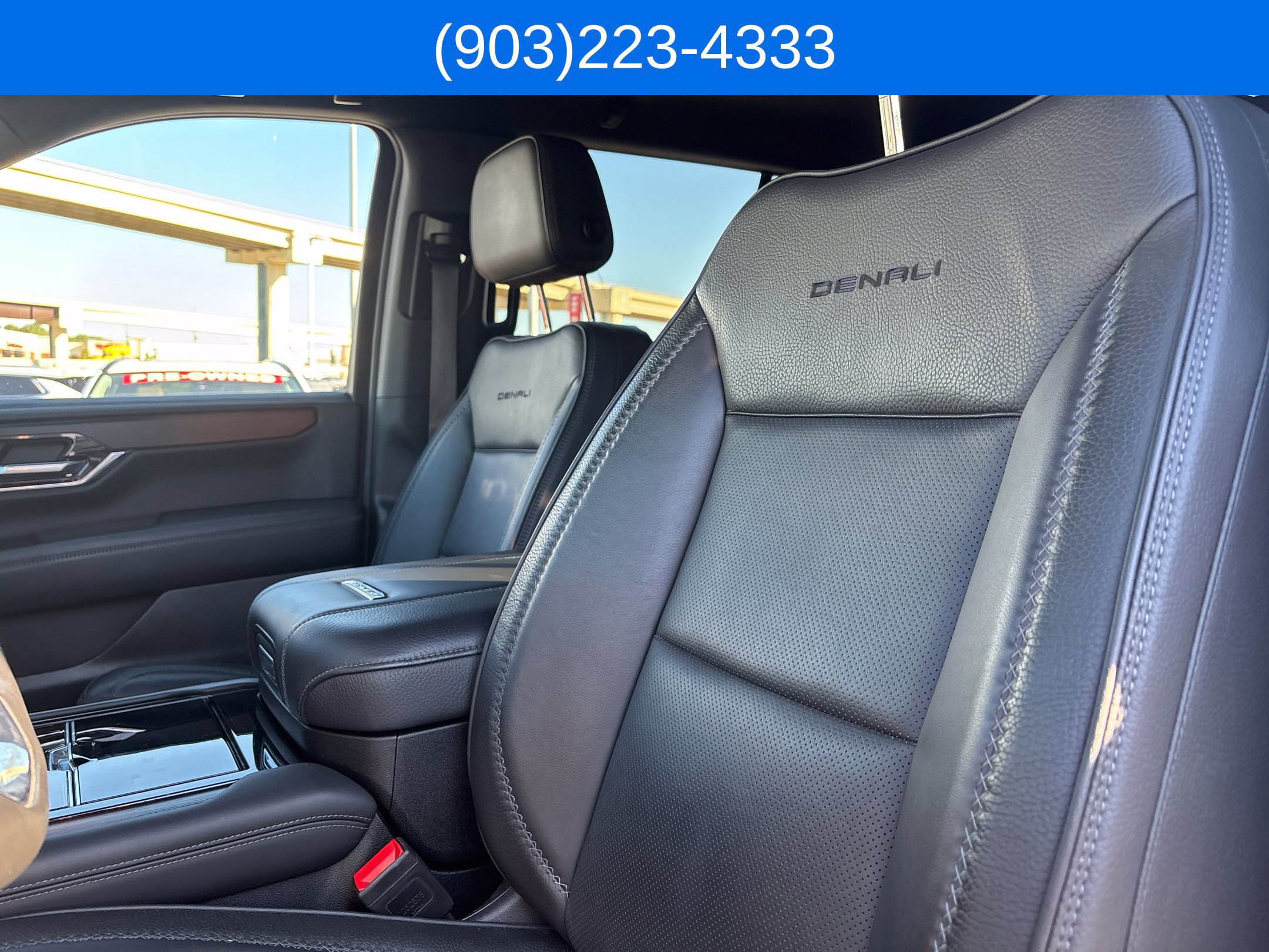 Used 2025 GMC Yukon Denali AWD/4WD image 43