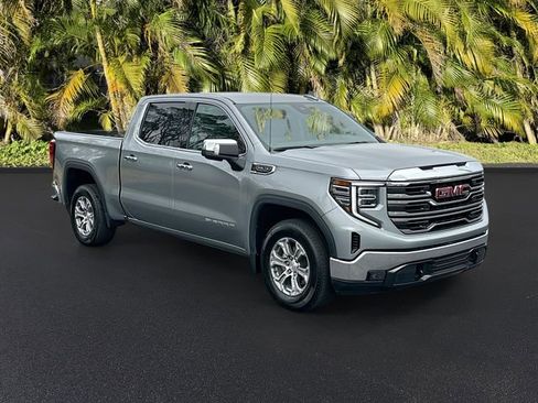 Used 2025 GMC Sierra 1500 SLT image 2