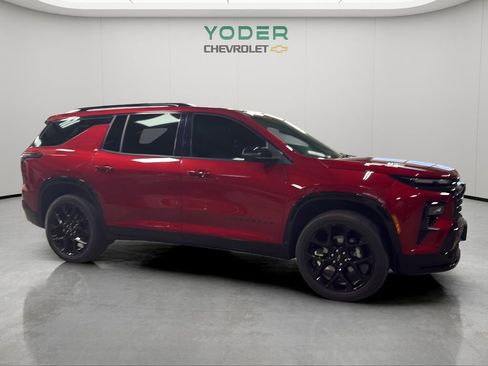 Used 2024 Chevrolet Traverse RS image 3