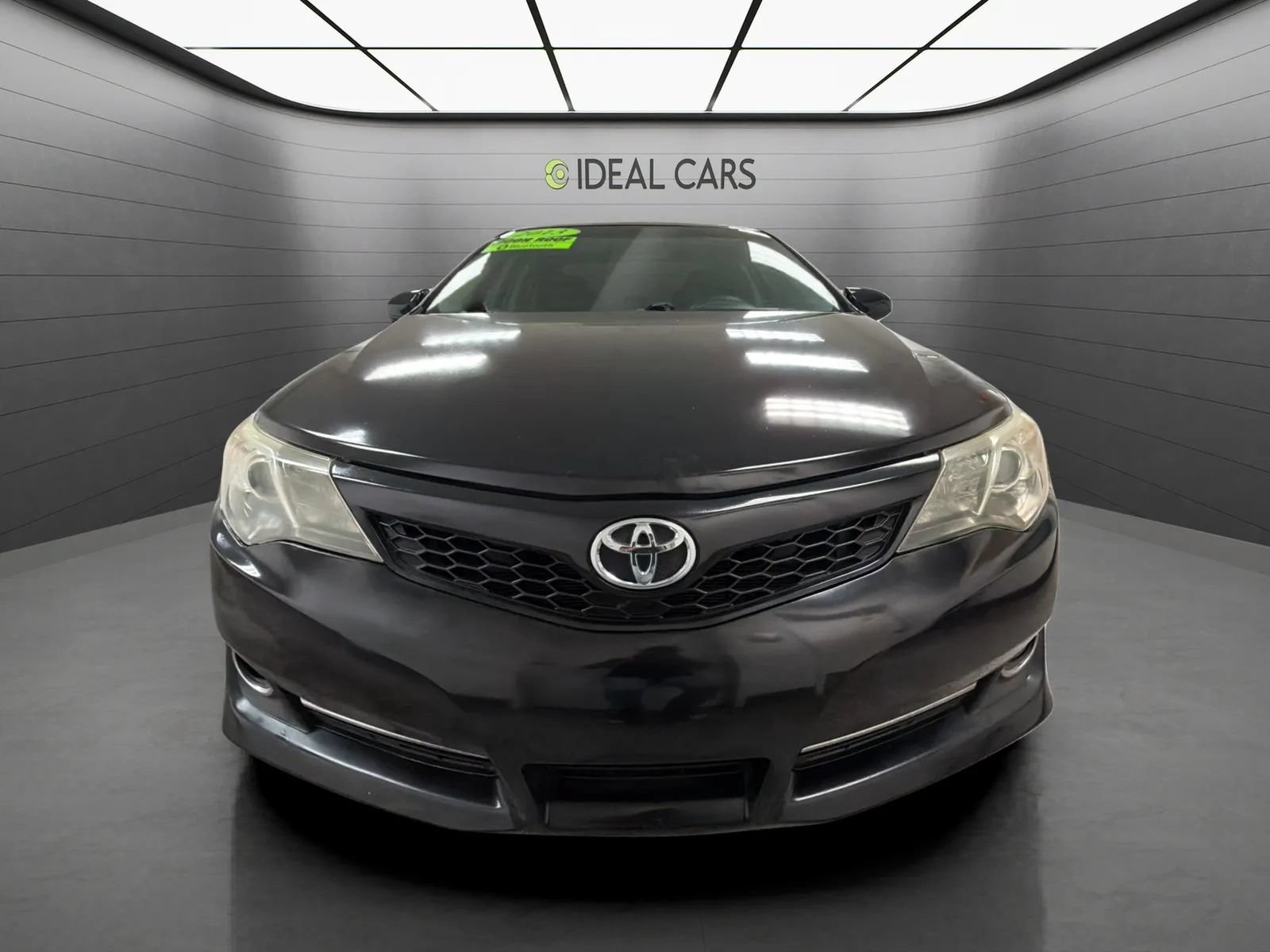 Used 2013 Toyota Camry SE FWD image 2