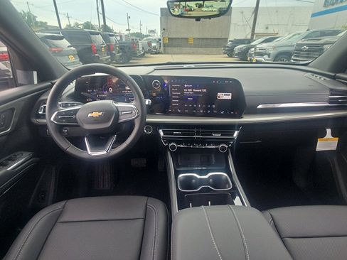 New 2026 Chevrolet Traverse LT w/ Driver Confidence Package AWD/4WD image 17