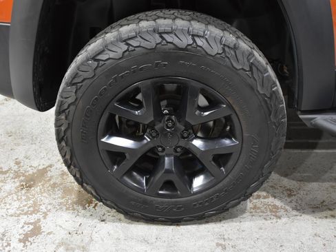 Used 2015 Jeep Cherokee Trailhawk w/ Comfort/Convenience Group AWD/4WD image 66