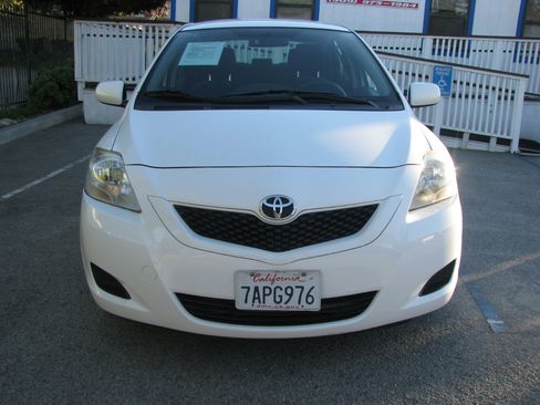 Used 2012 Toyota Yaris Sedan image 3