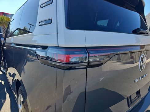 Used 2025 Volkswagen ID. Buzz Pro S Plus image 39