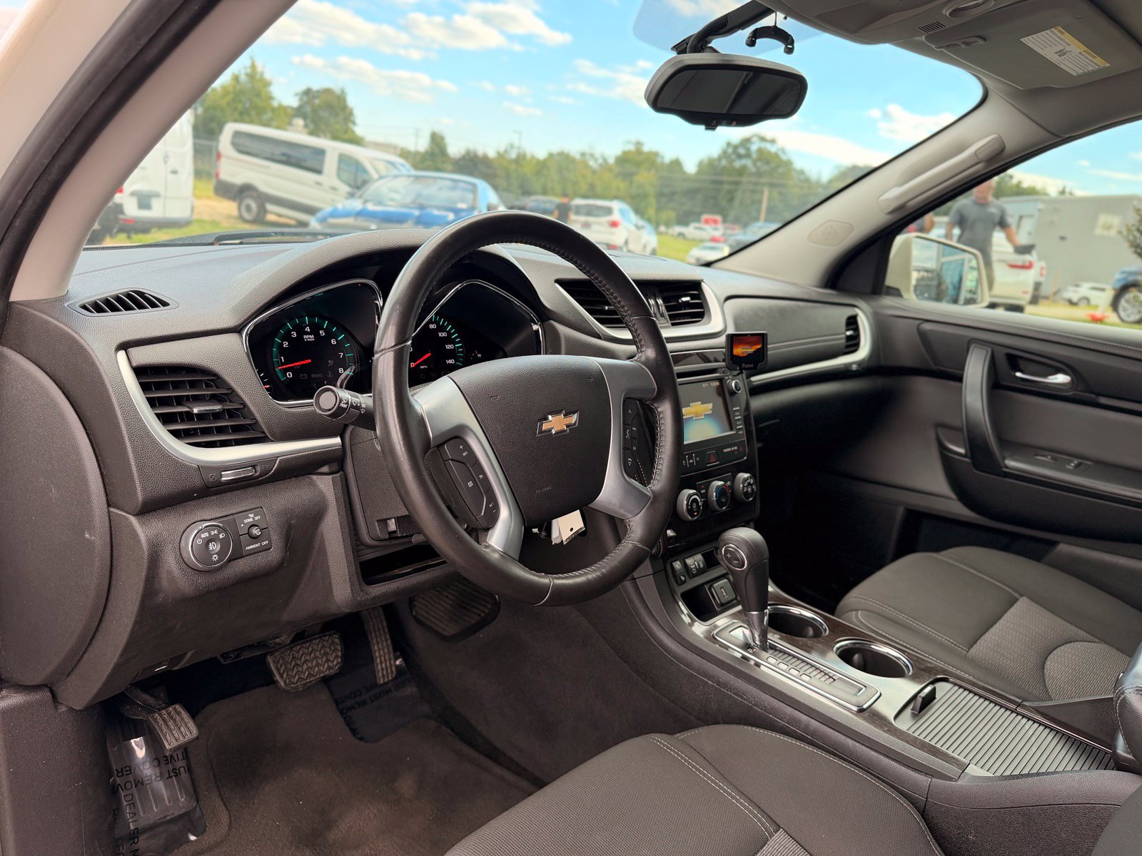 Used 2015 Chevrolet Traverse LT AWD/4WD image 17