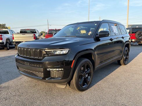 Used 2024 Jeep Grand Cherokee L Limited w/ Black Appearance Package AWD/4WD image 2