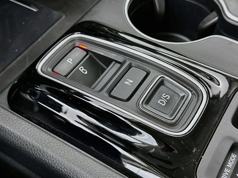 Certified 2023 Honda Pilot Touring image 17
