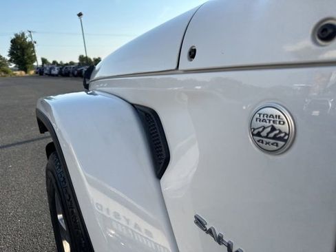 Used 2018 Jeep Wrangler Unlimited Sahara AWD/4WD image 29