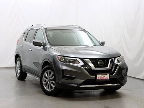 Used 2018 Nissan Rogue SV image 1