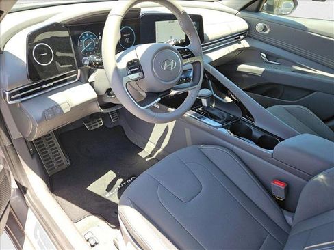 New 2025 Hyundai Elantra SEL image 3