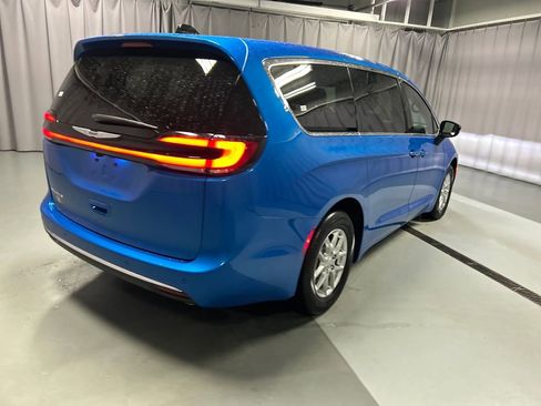 New 2026 Chrysler Pacifica Select image 7