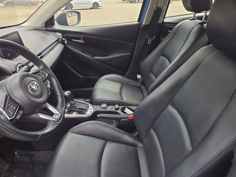 Used 2020 Toyota Yaris XLE FWD image 9