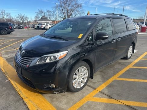 Used 2015 Toyota Sienna Limited Premium image 3
