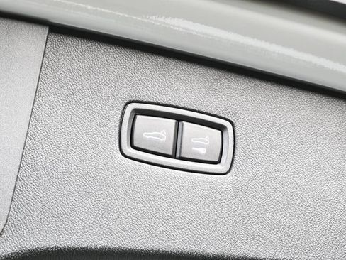 New 2026 Porsche Cayenne Coupe AWD/4WD image 34