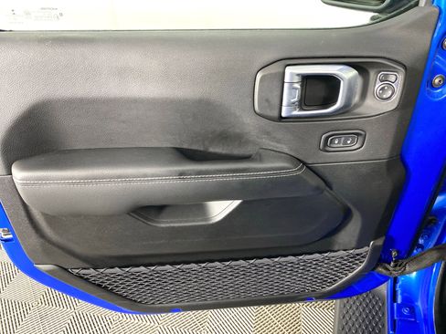 Used 2023 Jeep Wrangler Sahara w/ Cold Weather Group image 17