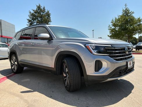 Used 2026 Volkswagen Atlas SE FWD image 4