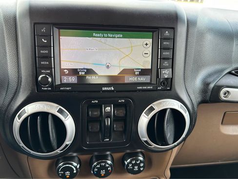 Used 2014 Jeep Wrangler Unlimited Rubicon w/ Connectivity Group AWD/4WD image 12