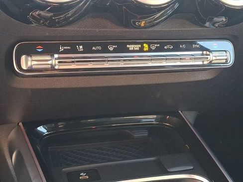 Used 2025 Mercedes-Benz GLB 250 4MATIC image 15