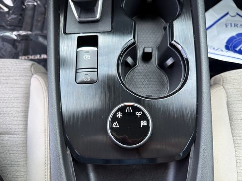 Used 2023 Nissan Rogue SV AWD/4WD image 25