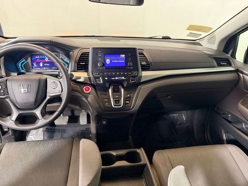 Used 2018 Honda Odyssey LX image 10