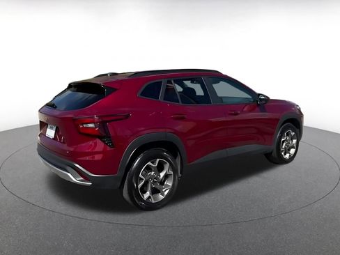 Used 2025 Chevrolet Trax LT w/ LT Convenience Package image 11