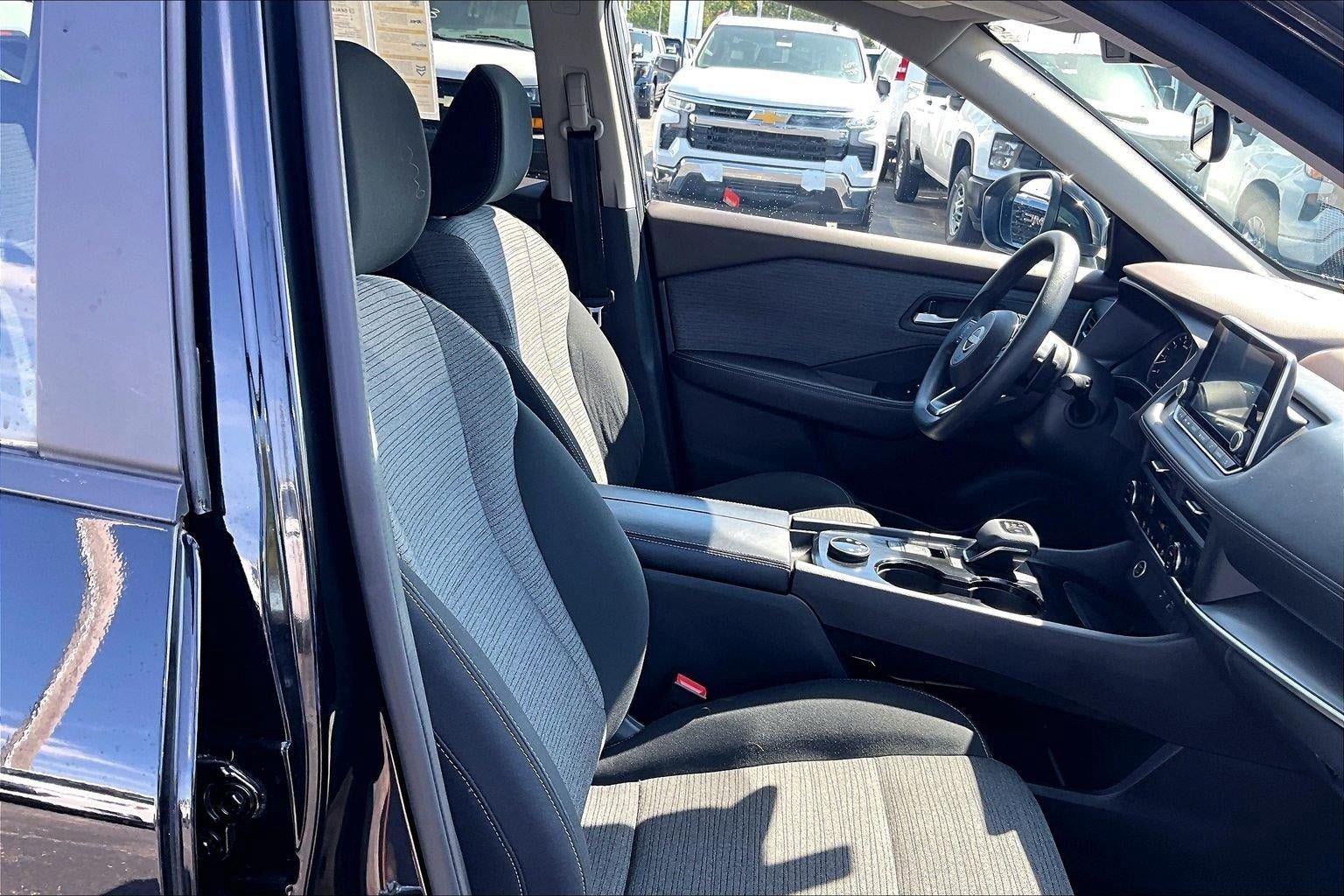 Used 2023 Nissan Rogue SV AWD/4WD image 7