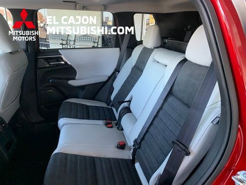 New 2026 Mitsubishi Outlander SE image 12