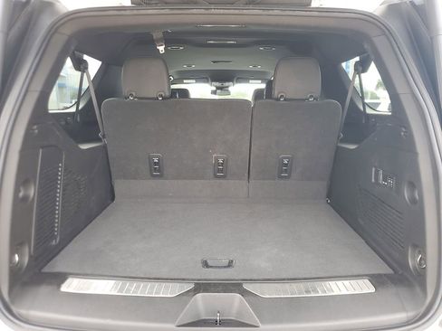 Used 2023 Chevrolet Suburban Premier RWD image 6