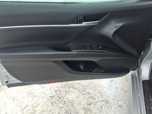 Used 2021 Toyota Camry SE image 11