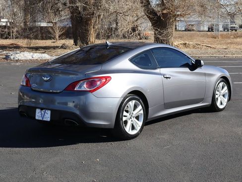 Used 2010 Hyundai Genesis 3.8 image 4