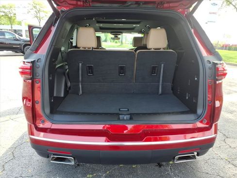Used 2023 Chevrolet Traverse Premier FWD image 30