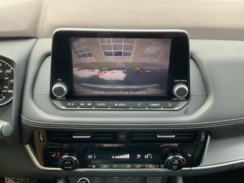 Used 2023 Nissan Rogue SV w/ SV Premium Package image 15