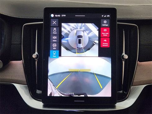 Used 2025 Volvo XC90 B5 Plus image 18