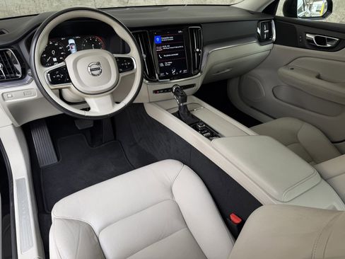 Used 2020 Volvo S60 T5 Momentum image 2