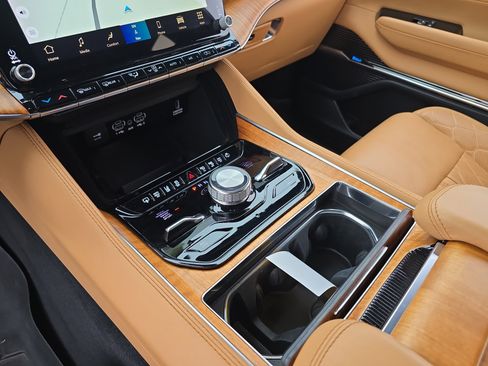 Used 2022 Jeep Grand Wagoneer Series III image 31