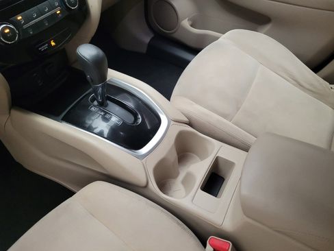 Used 2016 Nissan Rogue S w/ Appearance Package FWD image 26