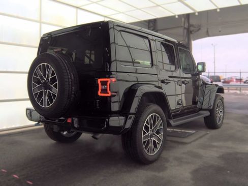 Used 2023 Jeep Wrangler Unlimited Sahara AWD/4WD image 2