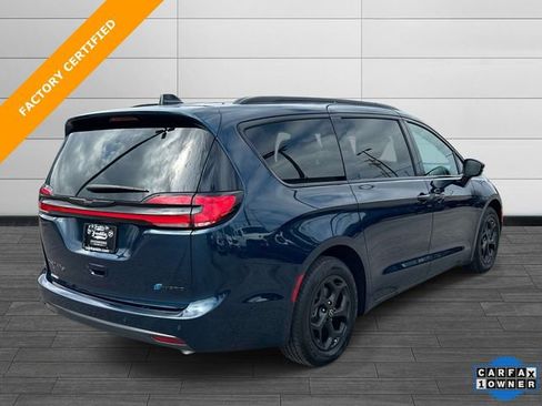 Used 2025 Chrysler Pacifica Premium FWD image 4