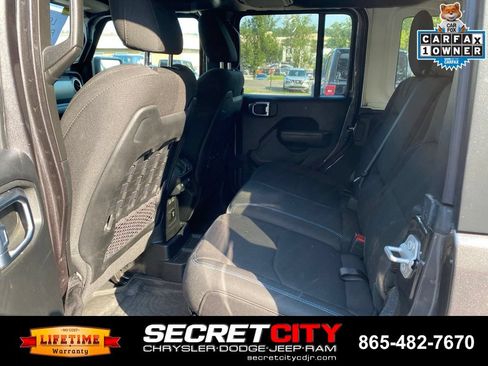 Used 2023 Jeep Wrangler Unlimited Rubicon 4xe w/ Cold Weather Group AWD/4WD image 11