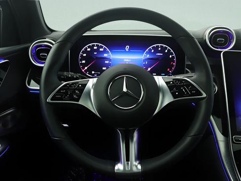 Certified 2025 Mercedes-Benz GLC 300 4MATIC image 8
