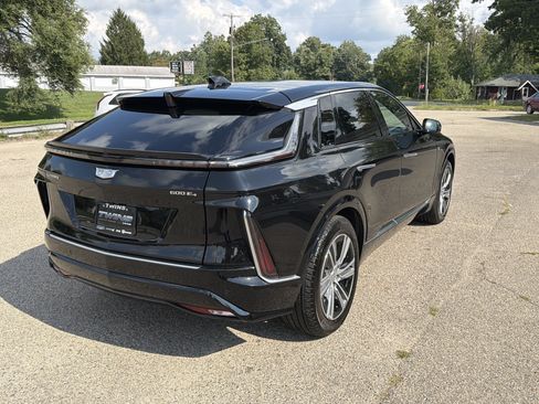 Used 2024 Cadillac Lyriq Luxury AWD/4WD image 4