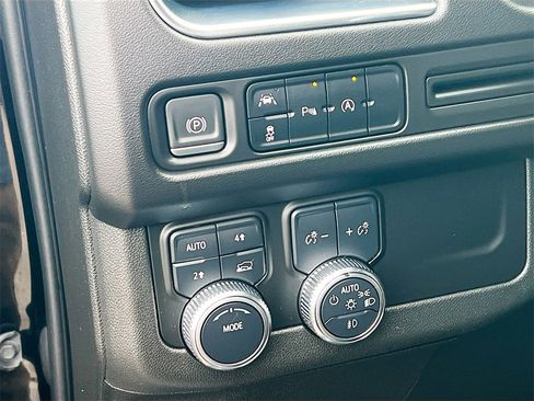 Used 2023 GMC Yukon SLT image 10