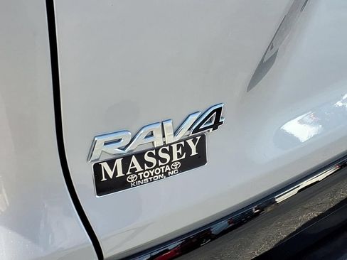 Used 2023 Toyota RAV4 XSE AWD/4WD image 9